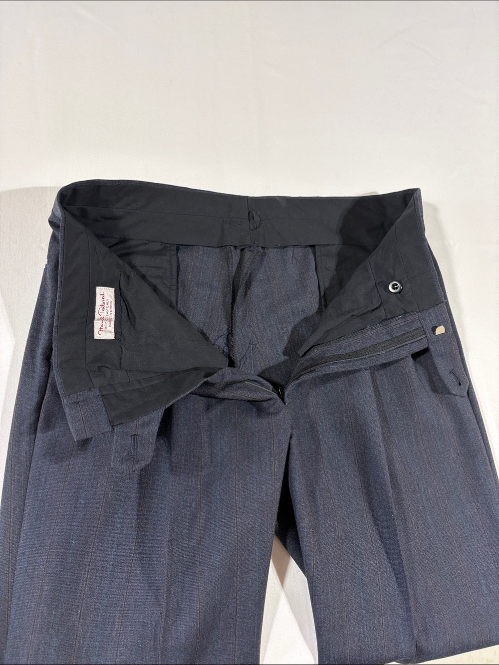 Classic Men's Dark Gray Two-Piece striped Suit - Style 40R x 34” pants - Picture 13 of 15